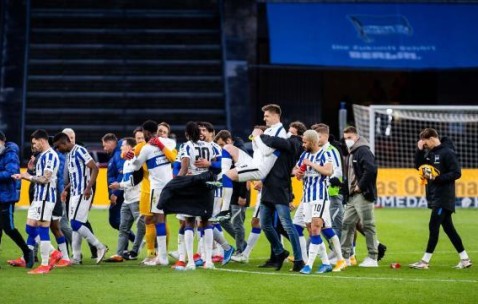 BOB半岛-13天5赛，果断轮换9人+变阵，柏林赫塔变出生天