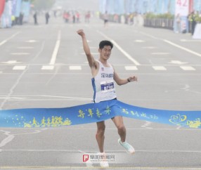 BOB半岛-霸气撞线！ 两项纪录被刷新|马拉松|阜阳|安振|吴正林|马拉松赛事_新浪体育_新浪新闻