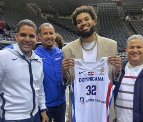 BOB半岛平台-球星纷纷退出唐斯逆势而行，时隔十年重回国际赛场