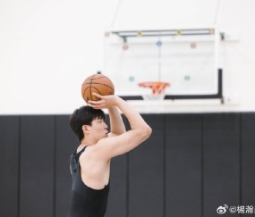 休赛期训练！杨瀚森社媒晒训练照：练练练🏋🏻