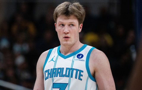 BOB半岛-还是看你下半场！克尼佩尔半场毫无手感 6中1&amp;三分5中0仅拿2分